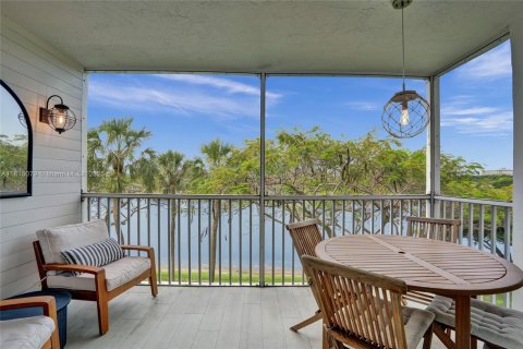 Condo in Pompano Beach, Florida, 2 bedrooms  № 1766730 - photo 11