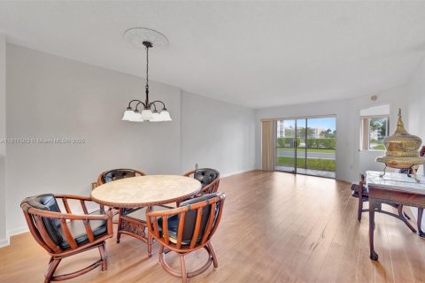 Copropriété à louer à Tamarac, Floride: 2 chambres, 100.33 m2 № 2037553 - photo 7