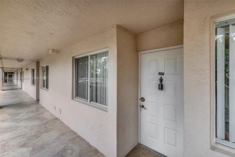 Copropriété à louer à Tamarac, Floride: 2 chambres, 100.33 m2 № 2037553 - photo 2