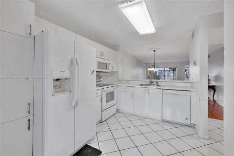 Copropriété à louer à Tamarac, Floride: 2 chambres, 100.33 m2 № 2037553 - photo 4
