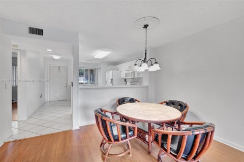 Copropriété à louer à Tamarac, Floride: 2 chambres, 100.33 m2 № 2037553 - photo 6
