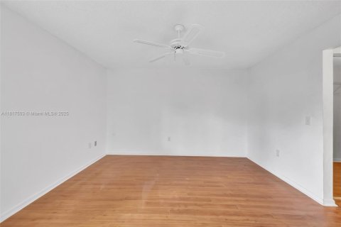 Copropriété à louer à Tamarac, Floride: 2 chambres, 100.33 m2 № 2037553 - photo 11