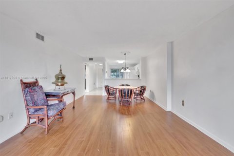 Copropriété à louer à Tamarac, Floride: 2 chambres, 100.33 m2 № 2037553 - photo 9