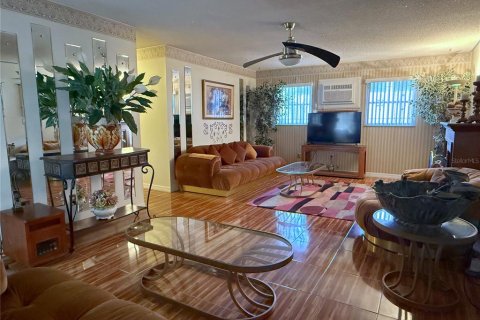 Casa en venta en Orlando, Florida, 3 dormitorios, 125.42 m2 № 2369336 - foto 3