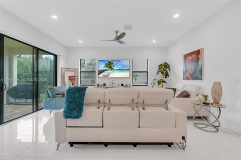 House in Parkland, Florida 5 bedrooms, 367.8 sq.m. № 2058283 - photo 13