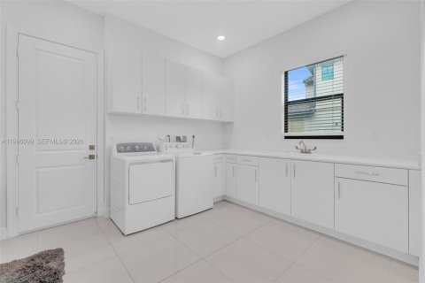 House in Parkland, Florida 5 bedrooms, 367.8 sq.m. № 2058283 - photo 27