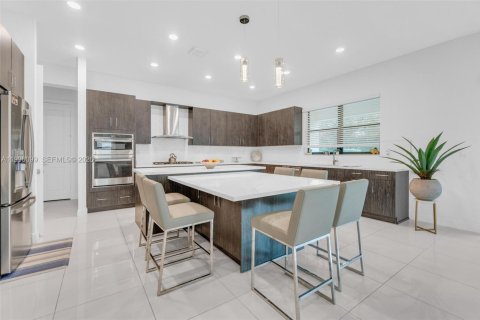 House in Parkland, Florida 5 bedrooms, 367.8 sq.m. № 2058283 - photo 5