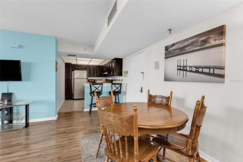 Condo in Port Charlotte, Florida, 2 bedrooms № 2205973 - photo 13