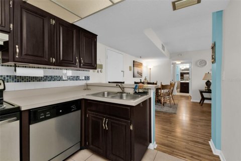 Condo in Port Charlotte, Florida, 2 bedrooms № 2205973 - photo 18