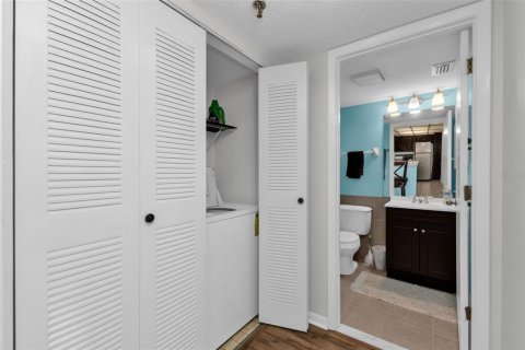 Condo in Port Charlotte, Florida, 2 bedrooms № 2205973 - photo 24