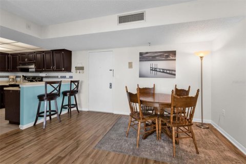 Condo in Port Charlotte, Florida, 2 bedrooms № 2205973 - photo 12