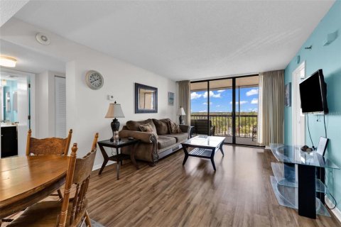 Condo in Port Charlotte, Florida, 2 bedrooms № 2205973 - photo 7