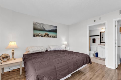 Condo in Port Charlotte, Florida, 2 bedrooms № 2205973 - photo 20