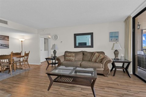 Condo in Port Charlotte, Florida, 2 bedrooms № 2205973 - photo 9