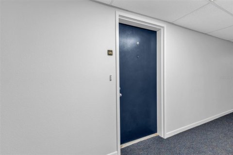 Condo in Port Charlotte, Florida, 2 bedrooms № 2205973 - photo 6
