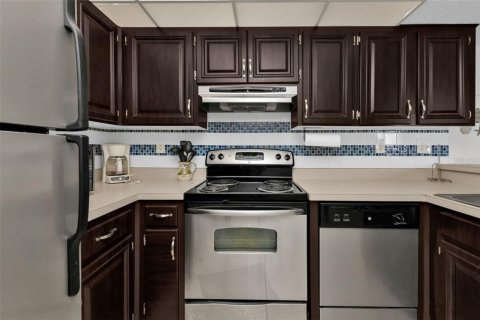 Condo in Port Charlotte, Florida, 2 bedrooms № 2205973 - photo 17
