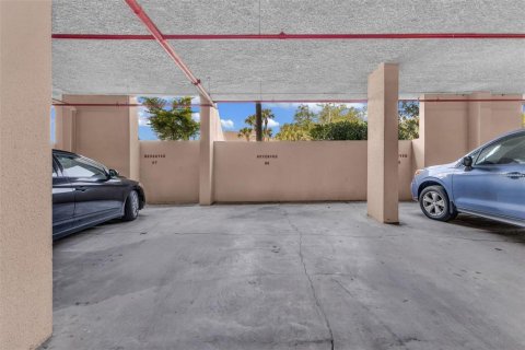 Condo in Port Charlotte, Florida, 2 bedrooms № 2205973 - photo 3