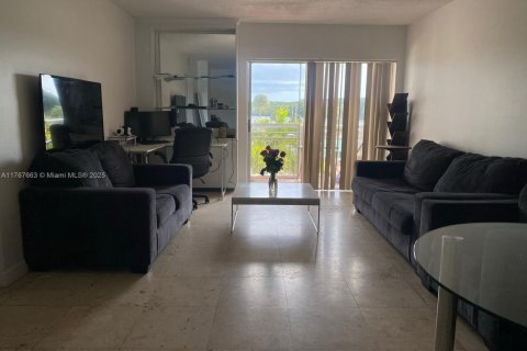 Condominio en venta en Sunny Isles Beach, Florida, 1 dormitorio, 65.5 m2 № 1716280 - foto 2