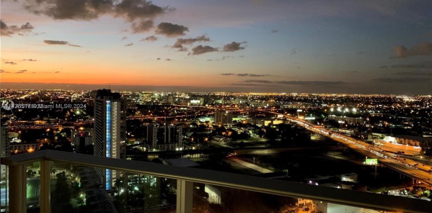 Condo à Miami, Floride, 1 chambre № 1939627