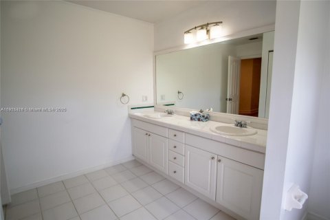 Снять в аренду виллу или дом в Майами, Флорида 3 спальни, 182.83м2, № 1971555 - фото 13