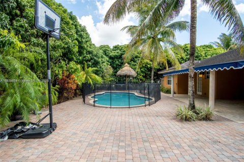 Снять в аренду виллу или дом в Майами, Флорида 3 спальни, 182.83м2, № 1971555 - фото 3