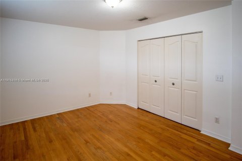 Снять в аренду виллу или дом в Майами, Флорида 3 спальни, 182.83м2, № 1971555 - фото 12