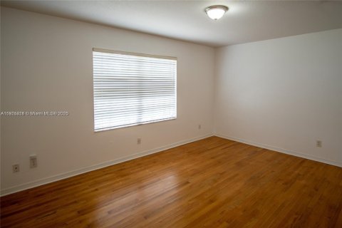 Снять в аренду виллу или дом в Майами, Флорида 3 спальни, 182.83м2, № 1971555 - фото 11