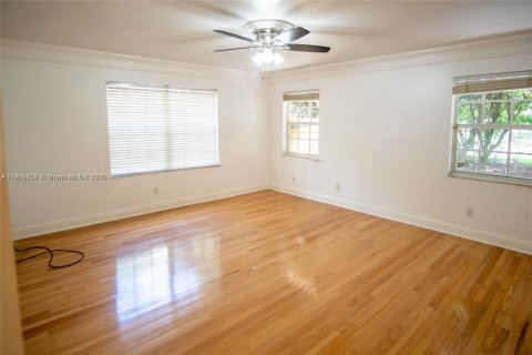 Снять в аренду виллу или дом в Майами, Флорида 3 спальни, 182.83м2, № 1971555 - фото 7