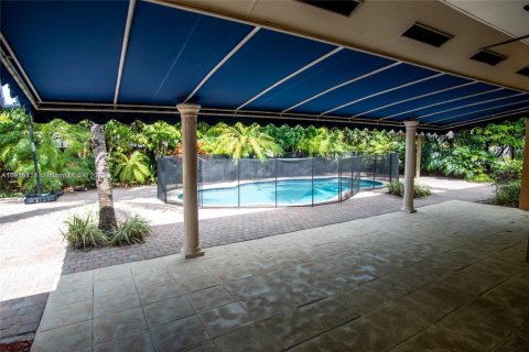 Снять в аренду виллу или дом в Майами, Флорида 3 спальни, 182.83м2, № 1971555 - фото 14