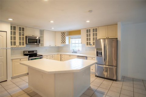 Снять в аренду виллу или дом в Майами, Флорида 3 спальни, 182.83м2, № 1971555 - фото 5