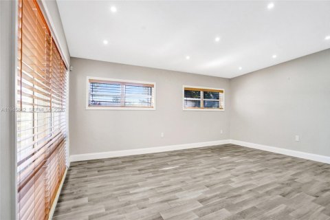 Casa en venta en North Miami Beach, Florida, 3 dormitorios, 176.51 m2 № 2011307 - foto 19
