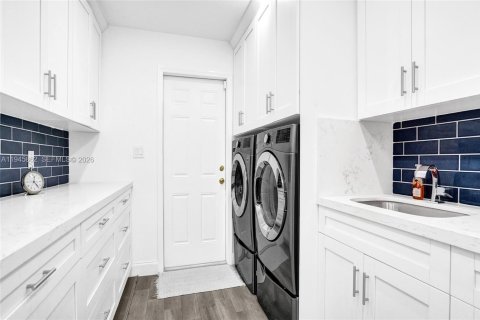 Casa en venta en North Miami Beach, Florida, 3 dormitorios, 176.51 m2 № 2011307 - foto 17