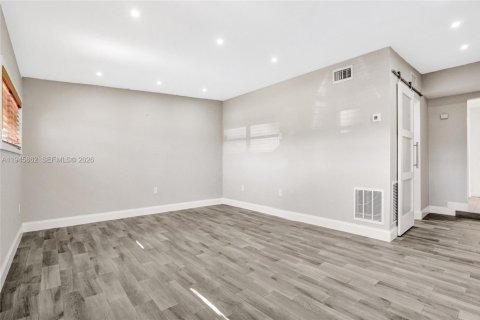 Casa en venta en North Miami Beach, Florida, 3 dormitorios, 176.51 m2 № 2011307 - foto 18