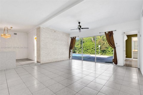 Casa en venta en North Miami Beach, Florida, 3 dormitorios, 176.51 m2 № 2011307 - foto 13