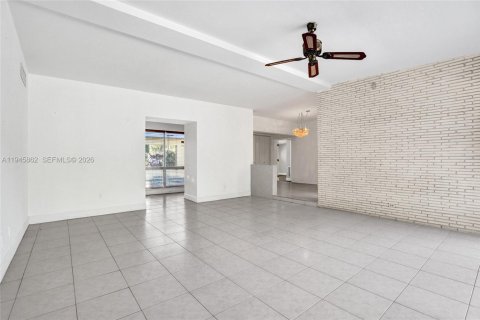 Casa en venta en North Miami Beach, Florida, 3 dormitorios, 176.51 m2 № 2011307 - foto 12