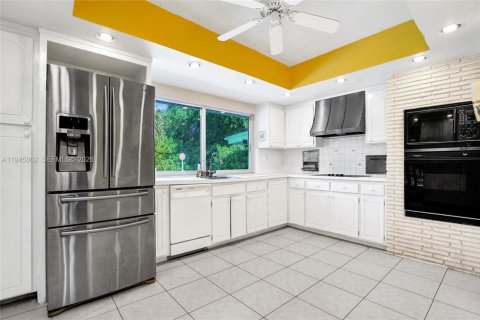 Casa en venta en North Miami Beach, Florida, 3 dormitorios, 176.51 m2 № 2011307 - foto 9