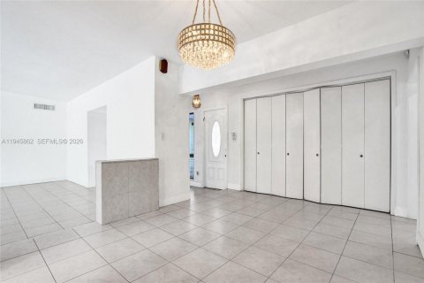 Casa en venta en North Miami Beach, Florida, 3 dormitorios, 176.51 m2 № 2011307 - foto 5