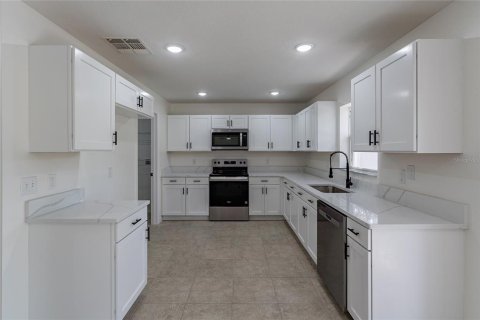 Casa en venta en Tavares, Florida, 4 dormitorios, 236.62 m2 № 1854231 - foto 2