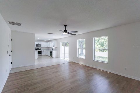 Casa en venta en Tavares, Florida, 4 dormitorios, 236.62 m2 № 1854231 - foto 4