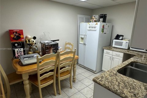 Immobilier commercial à vendre à Coral Springs, Floride № 2075195 - photo 12