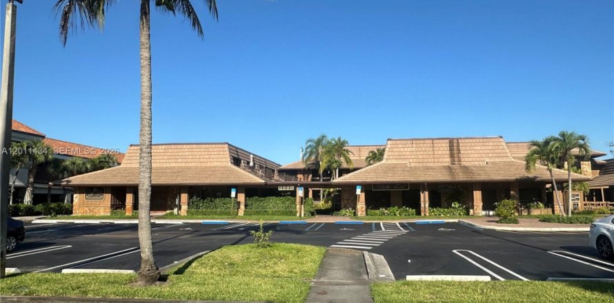 Immobilier commercial à Coral Springs, Floride № 2075195