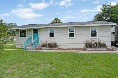 House in New Port Richey, Florida 3 bedrooms, 107.02 sq.m. № 2236470