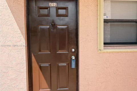 Appartement à louer à Pembroke Pines, Floride: 2 chambres, 74.88 m2 № 2046137 - photo 2