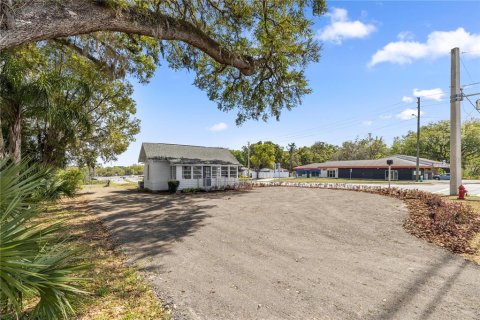 Commercial property in Fruitland Park, Florida 102.19 sq.m. № 2378332 - photo 6