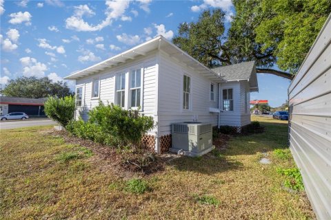 Commercial property in Fruitland Park, Florida 102.19 sq.m. № 2378332 - photo 10