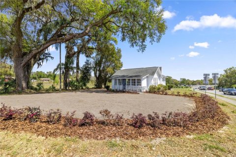 Commercial property in Fruitland Park, Florida 102.19 sq.m. № 2378332 - photo 8