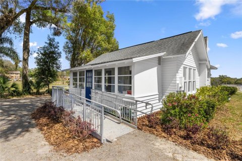 Commercial property in Fruitland Park, Florida 102.19 sq.m. № 2378332
