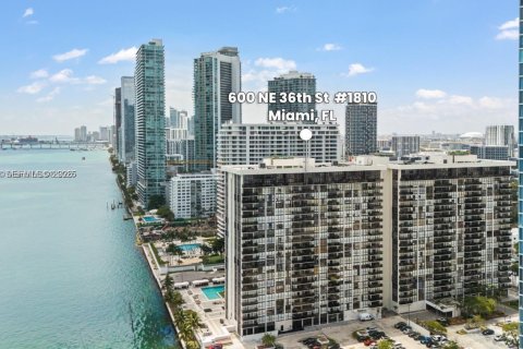 Condo in Miami, Florida, 1 bedroom  № 1996979 - photo 26