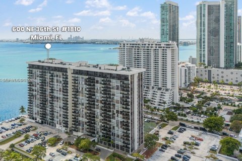 Condo in Miami, Florida, 1 bedroom  № 1996979 - photo 23