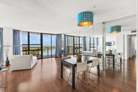 Condo in Miami, Florida, 1 bedroom  № 1996979 - photo 4